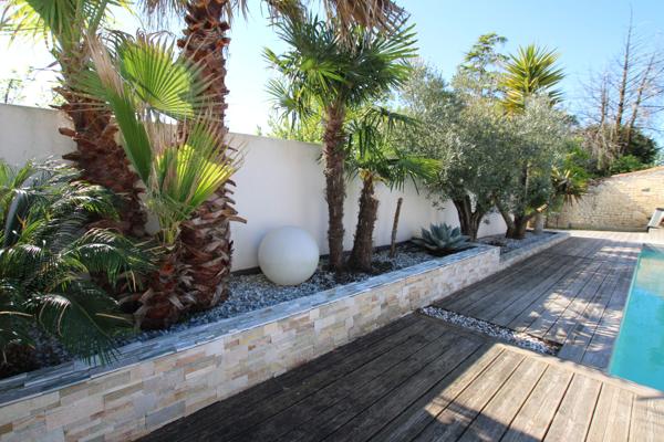 Maison contemporaine avec piscine
