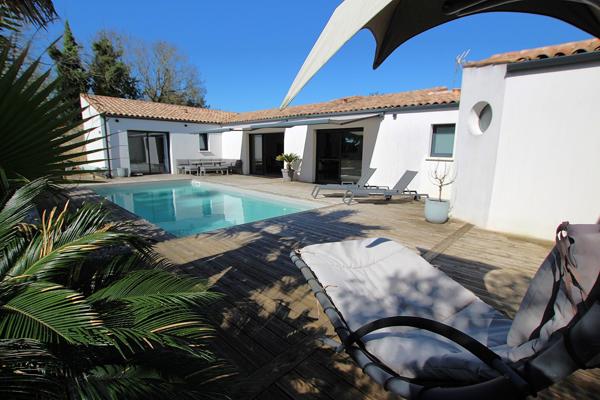 Maison contemporaine avec piscine