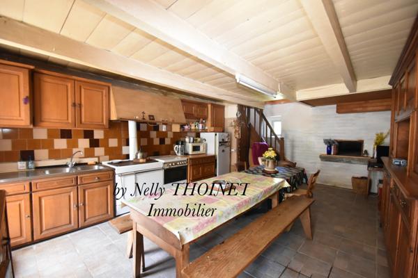 Besse-et-Saint-Anastaise (63610) Dépt.63, EGLISENEUVE D'ENTRAIGUES, ANCIEN CORPS DE FERME, T4, dépendances, bois.