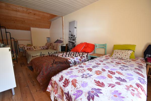 Besse-et-Saint-Anastaise (63610) Dépt.63, EGLISENEUVE D'ENTRAIGUES, ANCIEN CORPS DE FERME, T4, dépendances, bois.