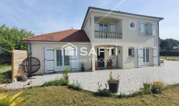 SUPERBE 175m2, vastes pièces de vie, possibilités de 7 chambres selon agencement dont une parentale, sur un agréable terrain utile à l'avant et convivial à l'arrière.