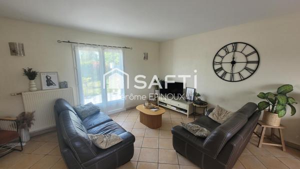 SUPERBE 175m2, vastes pièces de vie, possibilités de 7 chambres selon agencement dont une parentale, sur un agréable terrain utile à l'avant et convivial à l'arrière.