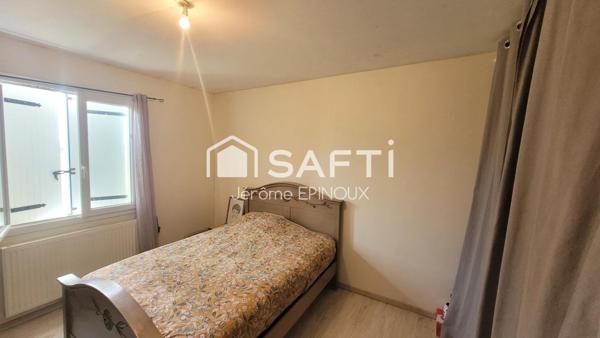 SUPERBE 175m2, vastes pièces de vie, possibilités de 7 chambres selon agencement dont une parentale, sur un agréable terrain utile à l'avant et convivial à l'arrière.