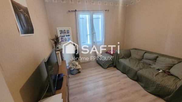 SUPERBE 175m2, vastes pièces de vie, possibilités de 7 chambres selon agencement dont une parentale, sur un agréable terrain utile à l'avant et convivial à l'arrière.