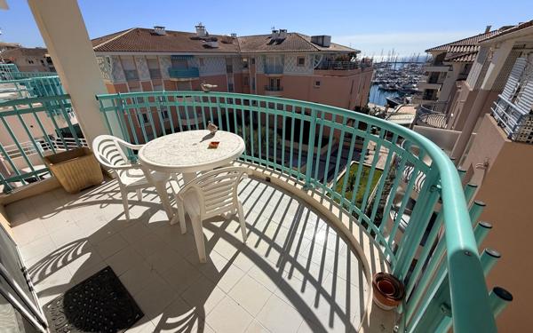 Appartement à vendre    2 pièces • 49 m2 Fréjus