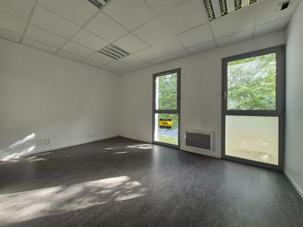 Locaux d'activité commerciale ou professionnelle 77,78m² AURAY , Auray