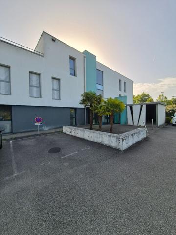 Locaux d'activité commerciale ou professionnelle 77,78m² AURAY , Auray
