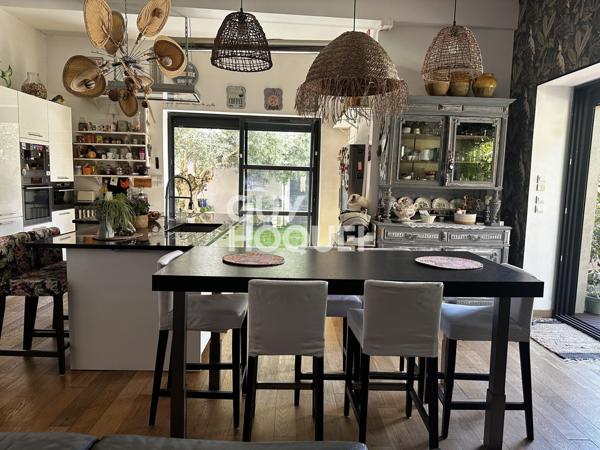 Maison à vendre de 8 pièces + Maison T3 , garage