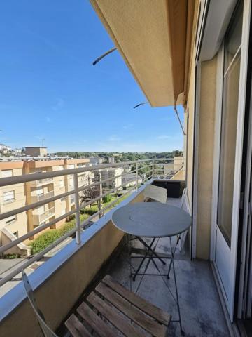 Bel appartement lumineux au calme avec balcon, jardin, caves et garage à proximité des commodités