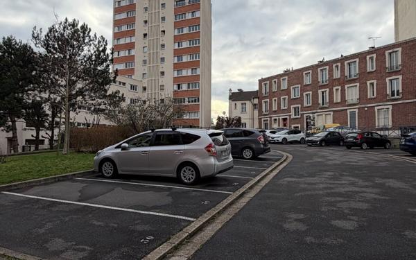 Stationnement à louer    12 m2 Joinville-le-Pont