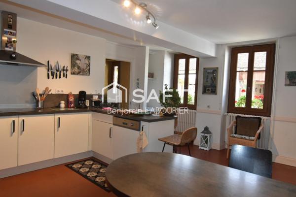 Maison de caractère avec dépendances et piscine à Gurgy