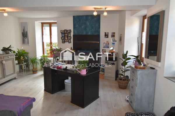 Maison de caractère avec dépendances et piscine à Gurgy