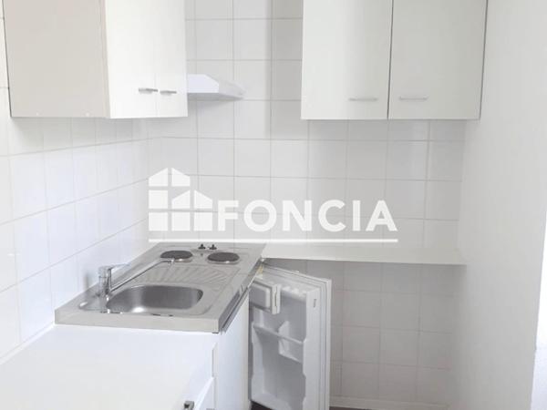 Location Studio 22.9 m² - 22 RUE HAUTE Voiron 38500