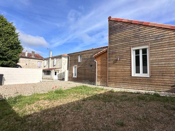 16340 L ISLE D ESPAGNAC Maison entièrement rénovée - 4 chambres - Jardin à L'Isle-d'Espagnac
