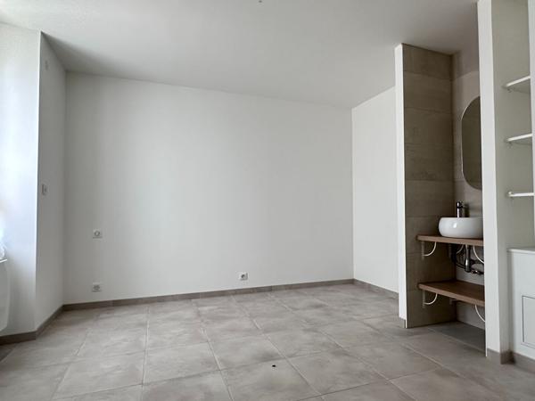 16340 L ISLE D ESPAGNAC Maison entièrement rénovée - 4 chambres - Jardin à L'Isle-d'Espagnac