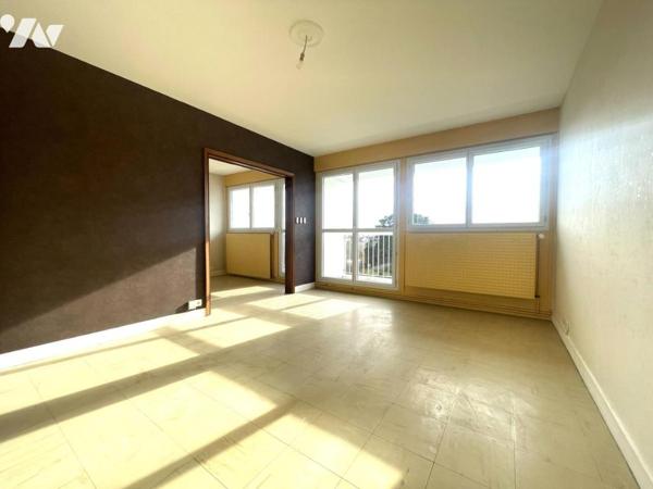 A VENDRE - REZE - Houssais - Au 5ème étage - Appartement T4 d'env 80.38m²  avec cave et garage
