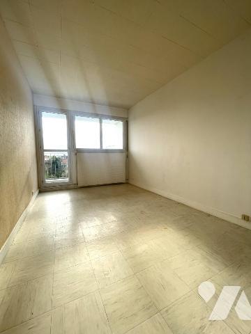 A VENDRE - REZE - Houssais - Au 5ème étage - Appartement T4 d'env 80.38m²  avec cave et garage