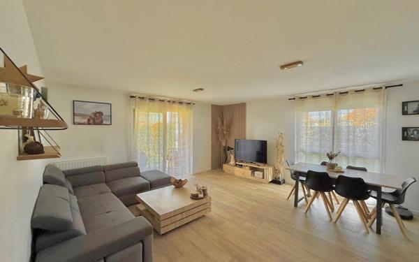 Appartement à louer    3 pièces • 83 m2 Billère