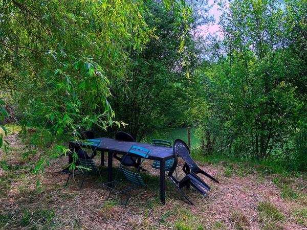 Terrain de loisirs avec un grand verger et un étang
