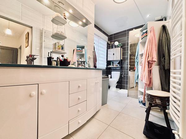 Maison contemporaine en fond d'impasse proche Gare - DPE : B