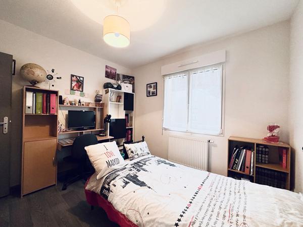 Maison contemporaine en fond d'impasse proche Gare - DPE : B