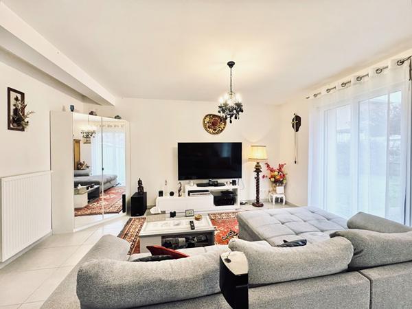 Maison contemporaine en fond d'impasse proche Gare - DPE : B