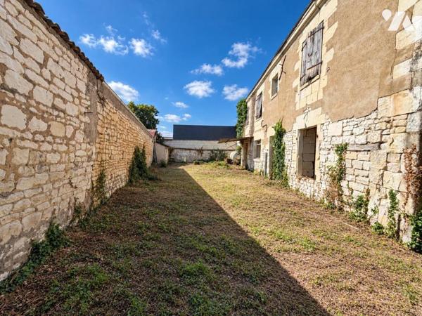 Maison à restaurer - Hyper centre de Marçay

Au coeur de Marçay, découvrez cet ensemble immob...