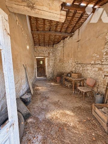 Maison à restaurer - Hyper centre de Marçay

Au coeur de Marçay, découvrez cet ensemble immob...