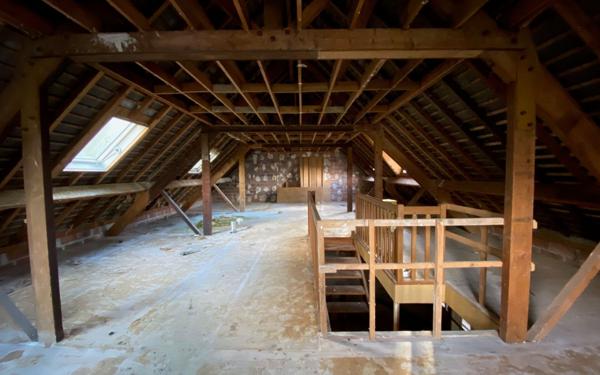 Maison à vendre    2 pièces • 183 m2 Varennes-Jarcy