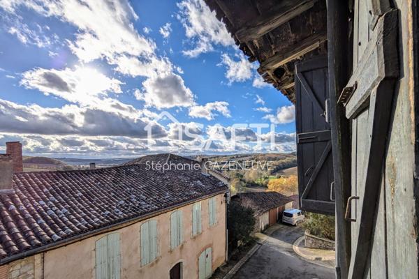 Bâtisse du XIIe à rénover, 200 m² au cœur du village