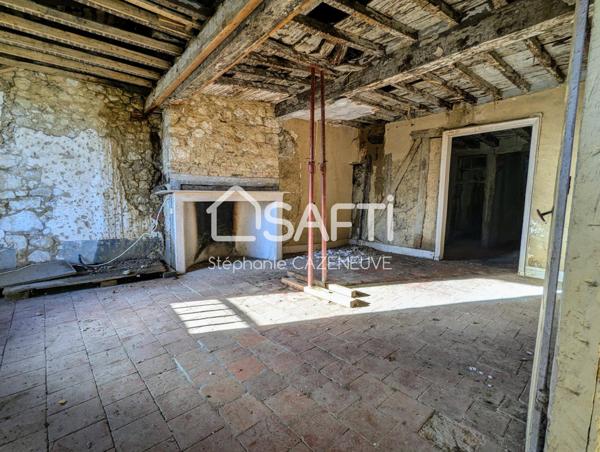 Bâtisse du XIIe à rénover, 200 m² au cœur du village