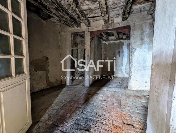 Bâtisse du XIIe à rénover, 200 m² au cœur du village