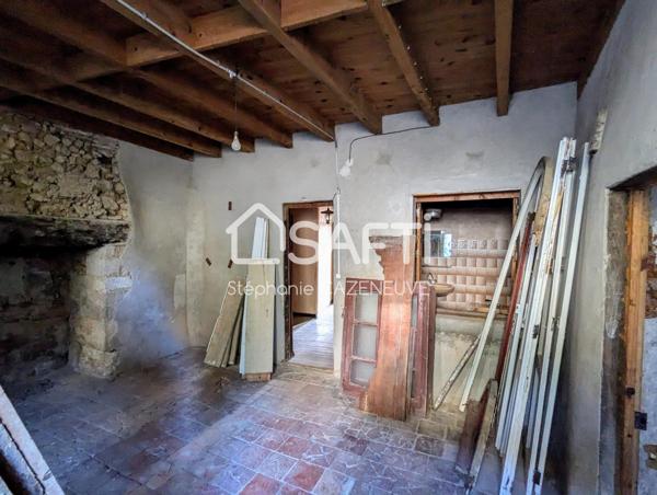 Bâtisse du XIIe à rénover, 200 m² au cœur du village