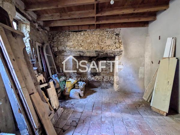 Bâtisse du XIIe à rénover, 200 m² au cœur du village