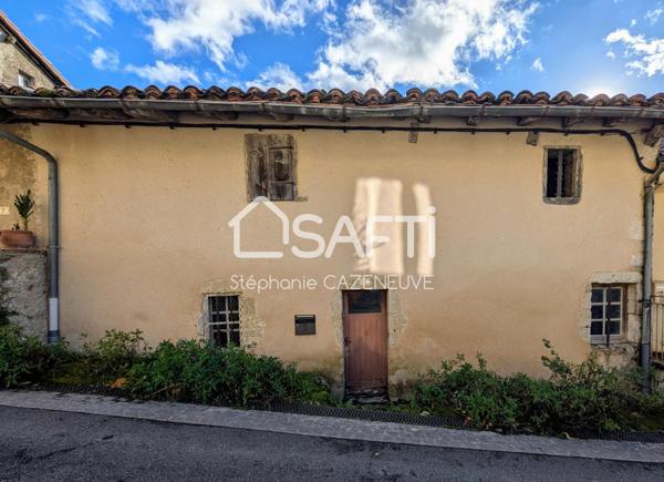 Bâtisse du XIIe à rénover, 200 m² au cœur du village