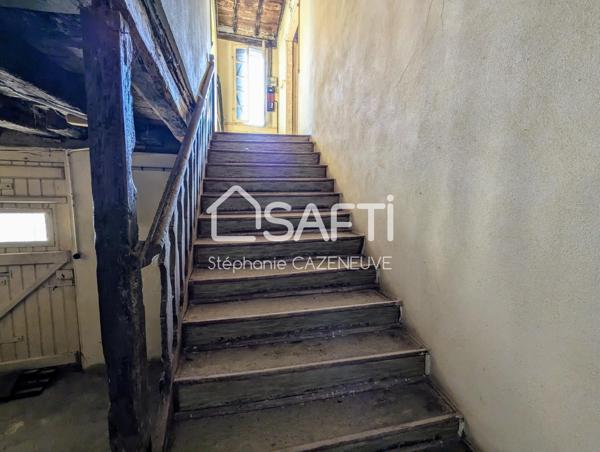 Bâtisse du XIIe à rénover, 200 m² au cœur du village