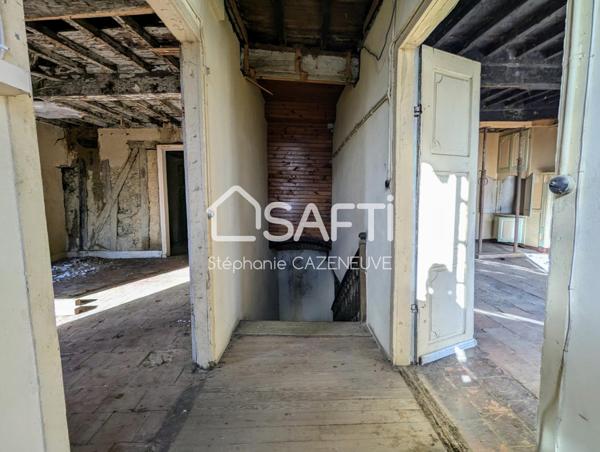 Bâtisse du XIIe à rénover, 200 m² au cœur du village