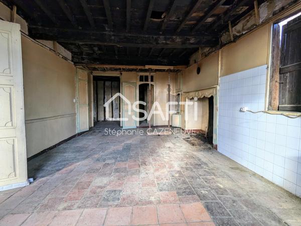 Bâtisse du XIIe à rénover, 200 m² au cœur du village