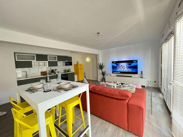 T4 MEUBLE - BORDEAUX CHARTRONS - PISCINE / PARKING