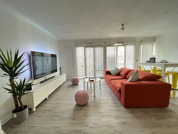 T4 MEUBLE - BORDEAUX CHARTRONS - PISCINE / PARKING
