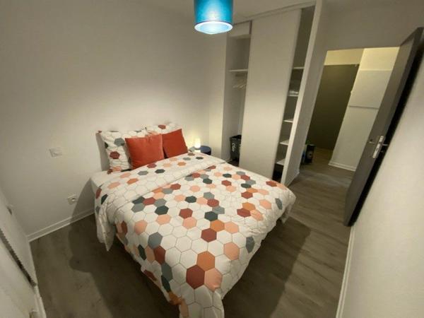 T4 MEUBLE - BORDEAUX CHARTRONS - PISCINE / PARKING