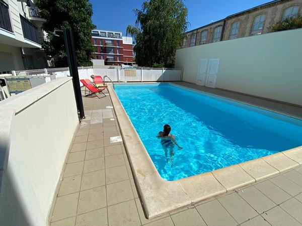 T4 MEUBLE - BORDEAUX CHARTRONS - PISCINE / PARKING