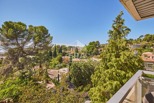 Appartement avec terrasse, ascenseur, parking, Aix-en-Provence
