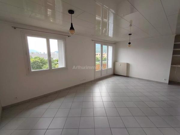 Vente                                                      Appartement
                        
                     3 pièces                      61 m2                     à Fontaine