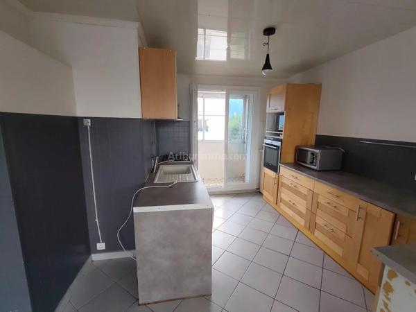 Vente                                                      Appartement
                        
                     3 pièces                      61 m2                     à Fontaine