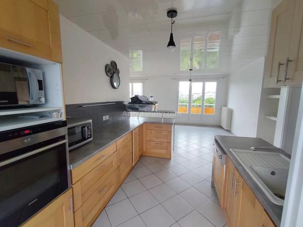 Vente                                                      Appartement
                        
                     3 pièces                      61 m2                     à Fontaine