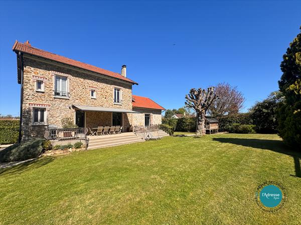 Maison familiale de prestige 7 pièces 200 m2 sous-sol // dépendance