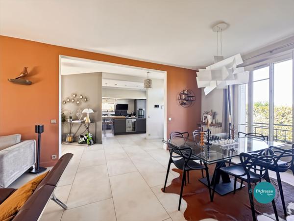 Maison familiale de prestige 7 pièces 200 m2 sous-sol // dépendance