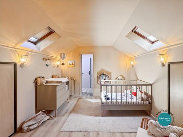 Maison familiale de prestige 7 pièces 200 m2 sous-sol // dépendance