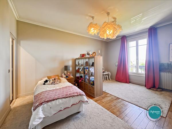 Maison familiale de prestige 7 pièces 200 m2 sous-sol // dépendance